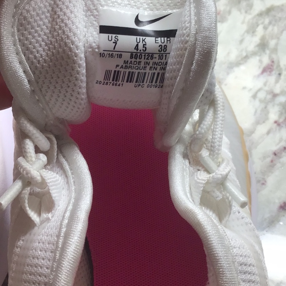 SOLD!! Nike Air Maxis 💛 size 7 💛 —NWT! - Picture 9 of 15